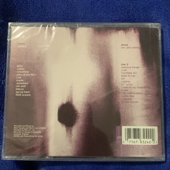 New and sealed Tori Amos Cd set - Picture 2 of 2